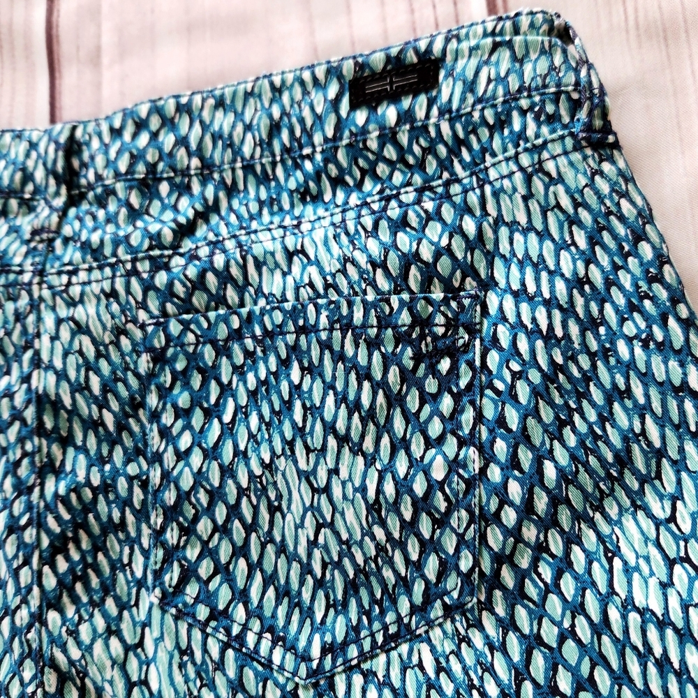 Liverpool Capri Pant Seaport Blue Aqua Scale Pattern Cropped | Women's Size 12 - Picture 6 of 9